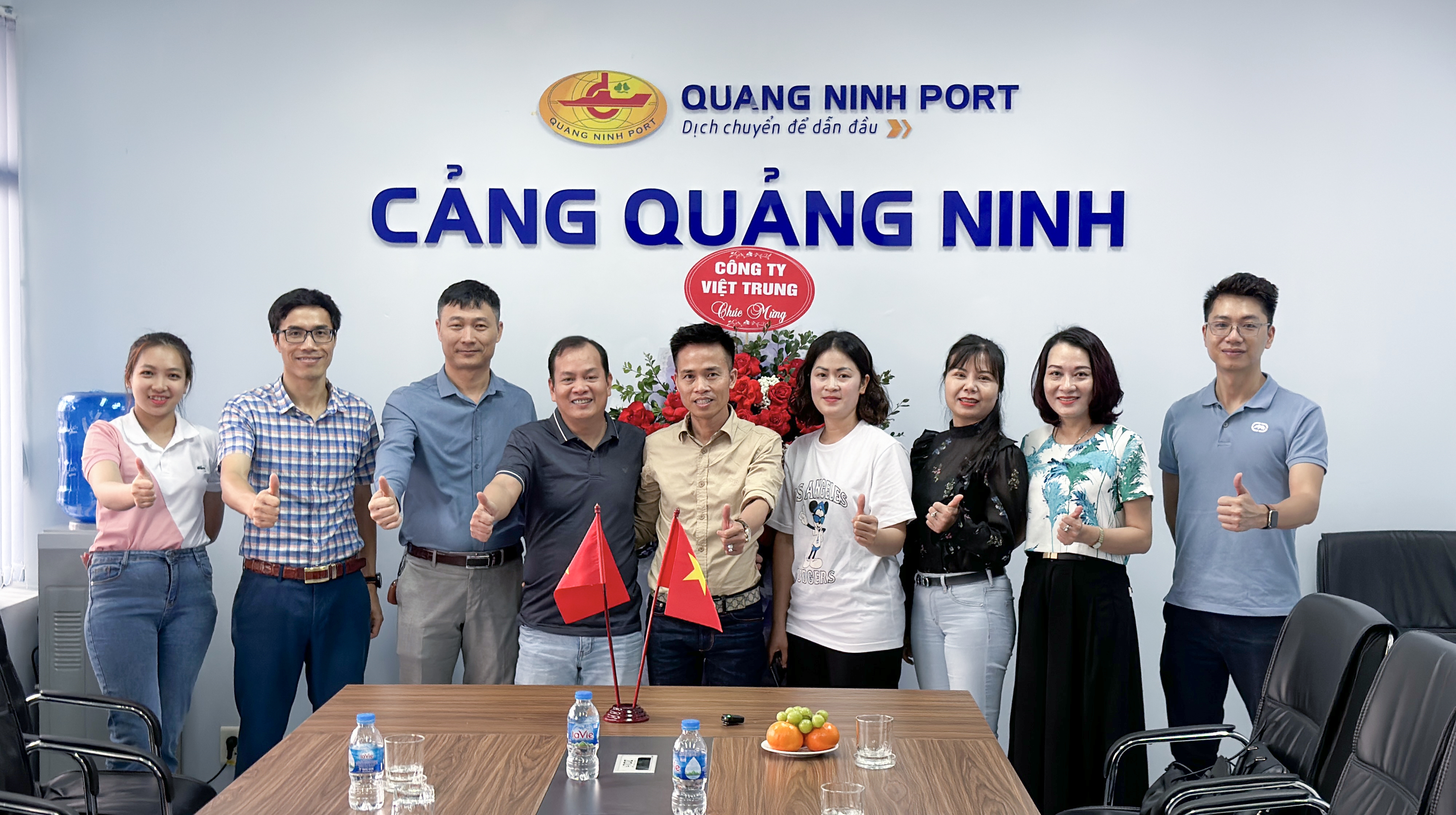 CẢNG QUẢNG NINH KÝ KẾT HỢP ĐỒNG VỚI CÔNG TY XNK VIỆT TRUNG