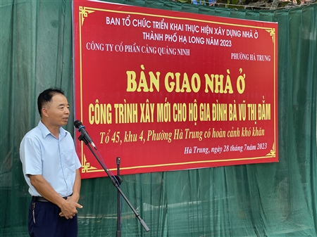 Cảng Quảng Ninh cùng Phường Hà Trung bàn giao nhà ở cho đối tượng có hoàn cảnh khó khăn