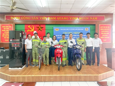 Công đoàn Cảng Quảng Ninh trao quà hỗ trợ người lao động có hoàn cảnh đặc biệt khó khăn