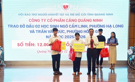 Cảng Quảng Ninh trao đỡ đầu và học bổng cho học sinh mồ côi, khuyết tật có hoàn cảnh khó khăn